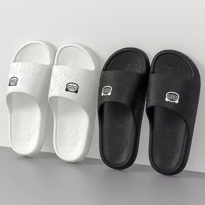 NEW Real Cool 😎 woman Slippers Sandals Indoor N Outdoor!!